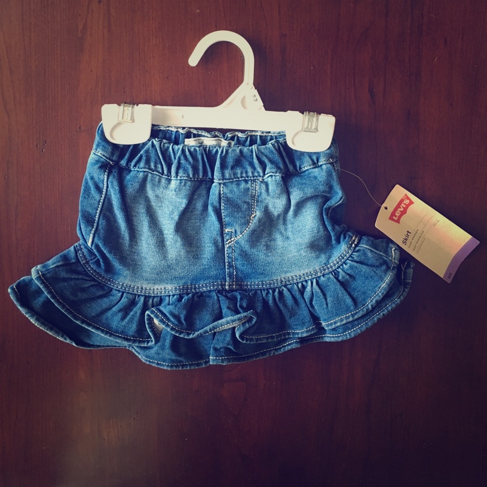 NWT LEVI’s baby skirt. Smoke free home.